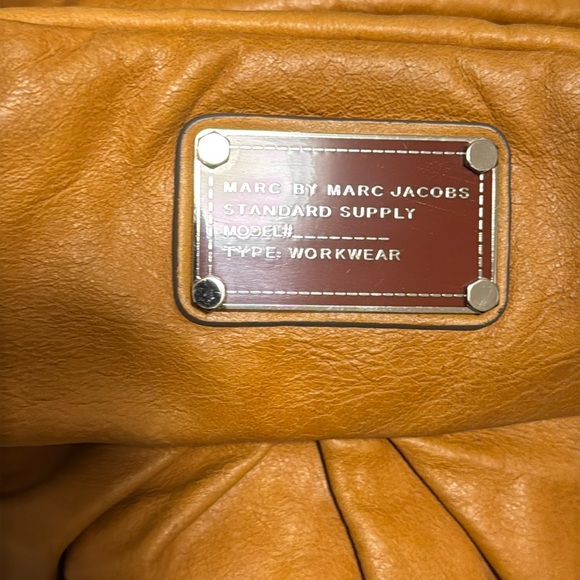 MARC BY MARC JACOBS Classic Leather Bag - Picture 8 of 16